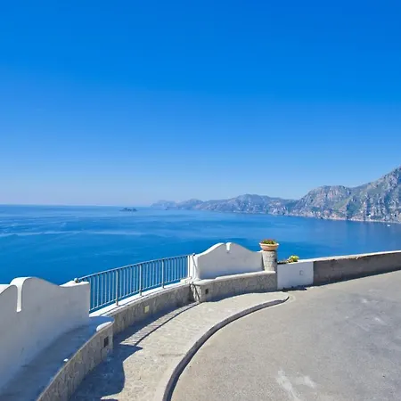 Sleeps 3 Air Con Wifi Casa vacanze *