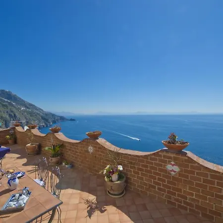 Sleeps 3 Air Con Wifi Casa vacanze *