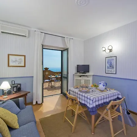 Sleeps 3 Air Con Wifi
